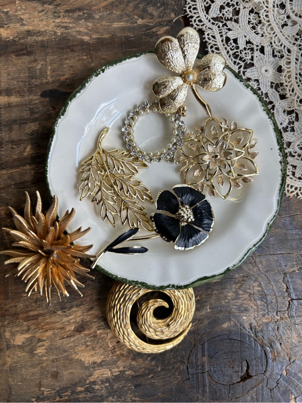Vintage signed BSK gold black lot of Floral Decorative Brooch pin set spiral